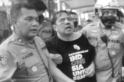 Ade Armando Dipukuli Massa hingga Celananya Hilang, Polisi: Betul!
