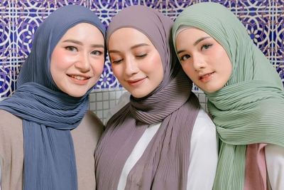 5 Tutorial Pashmina Plisket Berbagai Model, Gampang Banget!