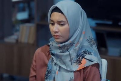 Potret Indah Permatasari Pakai Hijab, Pemeran Tari di Wedding Agreement The Series