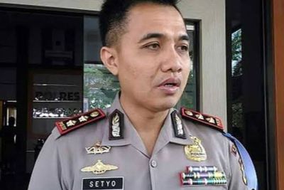 Sosok Polisi Viral yang Selamatkan Ade Armando Saat Dikeroyok Pendemo di Gedung DPR RI