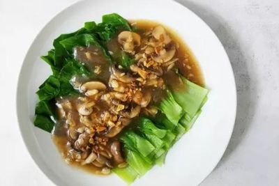 Resep Pakcoy Siram Tumis Jamur Kancing, Menu Sahur Praktis dan Sehat