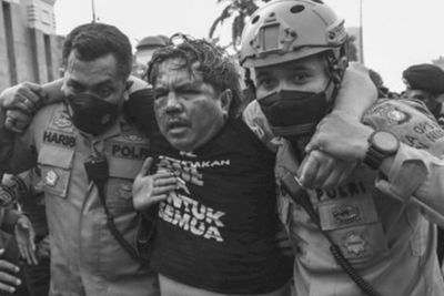 Pria Pemberi Kode Ada Ade Armando di Demo 11 April Diburu Polisi