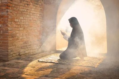Apa Hukum Wanita Haid Masuk Masjid? Ini Penjelasan Lengkapnya