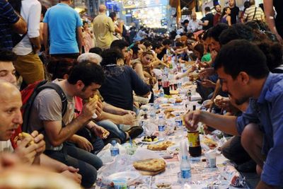 Ragam Tradisi Ramadhan di Negara Minoritas Muslim: Menu Wajib hingga Perayaan Unik