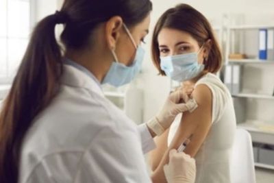 Imunisasi Tak Hanya Diberikan ke Anak-anak Loh, Ternyata Orang Dewasa Juga Perlu
