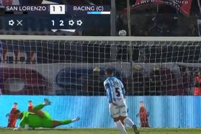 Dahsyat! Tendangan Penalti Pemain Argentina ini Sampai Tembus Jaring Gawang
