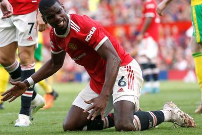 MU vs Norwich: Maguire Tendang Kepala Pogba, Bikin Sang Gelandang Kesal
