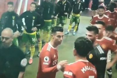 Viral Video Ronaldo Semangati Pemain MU sebelum Hadapi Norwich, Netizen: Ini Baru Kapten