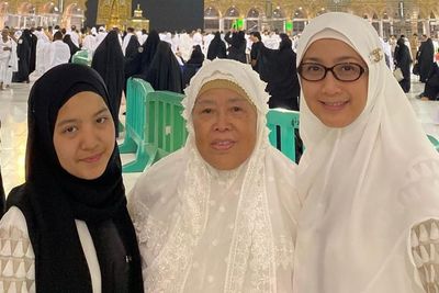 Innalillahi, Ibunda Desy Ratnasari Meninggal Dunia: Tertutup Sudah Pintu Surgaku