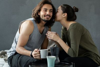 3 Zodiak yang Dikenal Bisa Menjaga Rahasia, Cocok Jadi Teman Curhat!