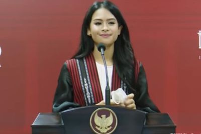 Ada Apa dengan Maudy Ayunda Jadi Jubir G20? Ini Potret Cantiknya Meski Cuma Pakai Kaos