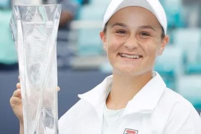 Pensiun dari Tenis, Ashleigh Barty Siap Hadapi Oscar de La Hoya Tanding Golf
