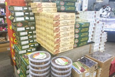 Anak Kos di Amerika Terharu Nemu Kurma dan Air Zamzam, Segini Harganya!