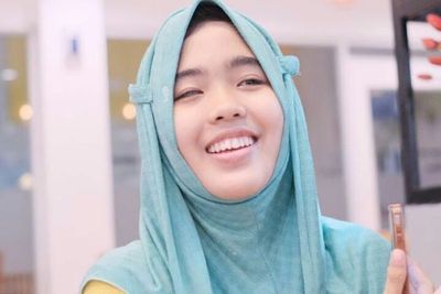 Buta Sejak Lahir, Gadis Cantik Ini Berhasil Kuliah Patahkan Cibiran Orang!