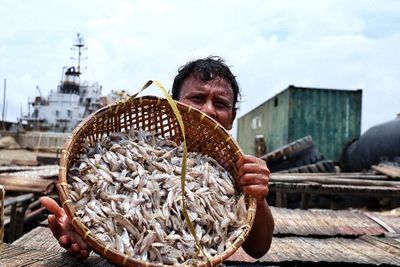 Punya Rasa yang Khas, Begini Proses Pembuatan Ikan Asin di Cilincing