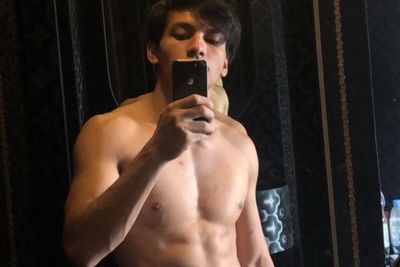 Pamer Foto Merem, Netizen Heboh Duga Jefri Nichol Ciuman sama Cowok