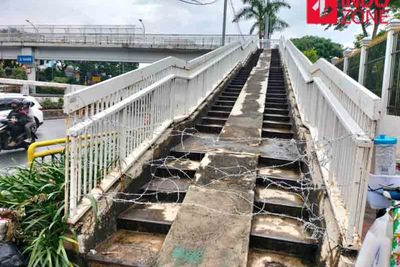 Jelang Demo, Kawat Berduri hingga Water Barier Terpasang di Depan Gedung DPR
