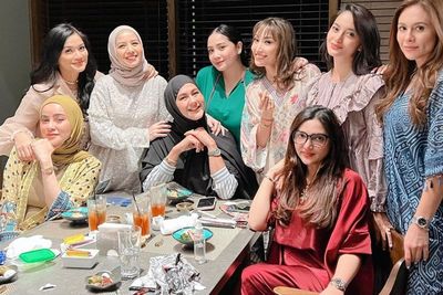 Tinggi Paula Verhoeven Foto Bareng Teman Bikin Netizen Syok, Padahal Gak Pakai Heels