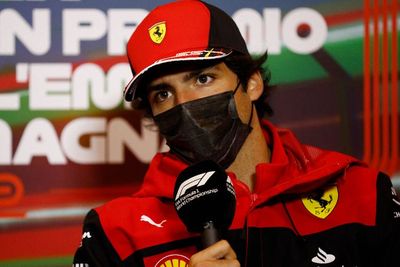 Ferrari Ikat Carlos Sainz Sampai 2024