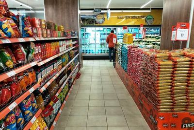 Minyak Goreng Terjun Bebas, Harga Jual di Minimarket Ini Super Murah!
