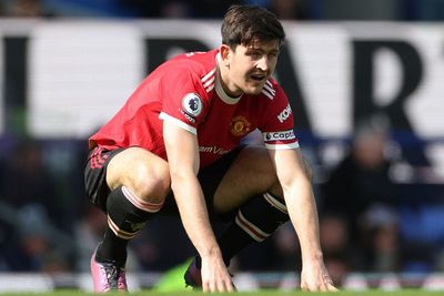 Rumahnya Diteror Bom, Maguire tak Menyerah Bertahan di MU