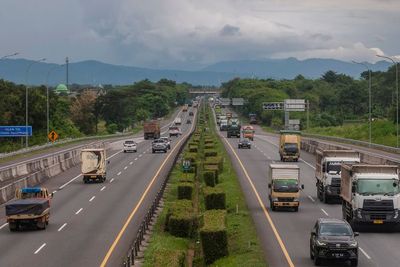Volume Kendaraan Mudik 2022 di Tol Arah Merak Diprediksi Naik 15% Dibanding 2019