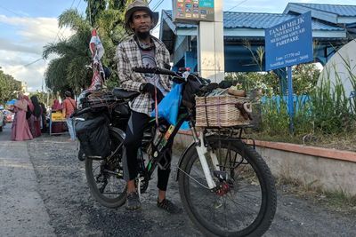 Pria Ini Nekat Mudik Bersepeda dari Papua ke Palopo, Sulsel! Butuh Berapa Lama?