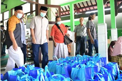 Hendi Salurkan Sembako untuk Yatim Piatu dan Dhuafa di Bulan Ramadhan