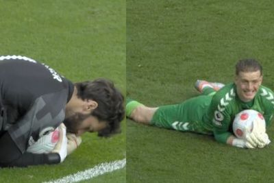 Liverpool Bungkam Everton 2-0, Alisson Ledek Aksi Pickford Tahan Bola untuk Ulur Waktu