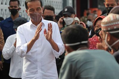 Jokowi: BLT Minyak Goreng Jangan untuk Beli Pulsa