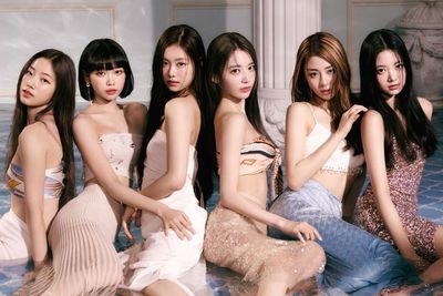 Menandai Debutnya, LE SSERAFIM Jadi Bintang Tamu di Weekly Idol