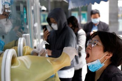 Kematian Akibat COVID-19 di Shanghai Menanjak, Rata-Rata yang Meninggal Belum Divaksin