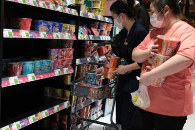 COVID-19 di China Semakin Ganas, Warga Beijing Timbun Makanan, Marah karena Lockdown Terus