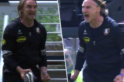 Pemain Belakang Ngelawak saat Diserang Fiorentina, Pelatih Salernitana Lempar Sepatu