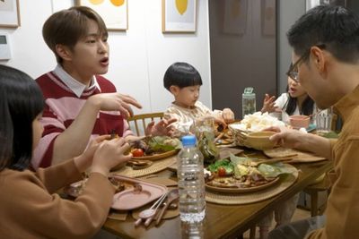 Ketika Onew SHINee Ketagihan Makanan Indonesia, Sampai Nambah Sambal!