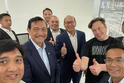 Luhut dan Delegasi Indonesia Jumpa Elon Musk di Pabrik Tesla, Bahas Apa?