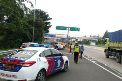 Tol Cikampek Macet, Jalan Layang MBZ Ditutup Sementara