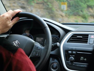 Ini Alasan Mobil Sering Mati di Perlintasan Kereta Api