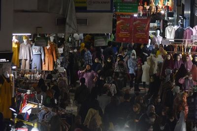 H-5 Jelang Lebaran, Pasar Tanah Abang Masih Dipadati Pengunjung