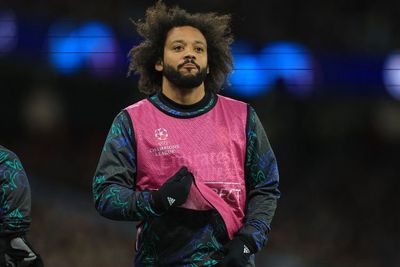 Viral Video Marcelo Tak Sengaja Injak Logo Manchester City, Ekspresi Nyesalnya Lucu Banget