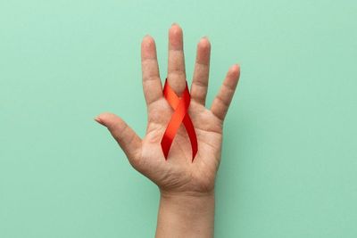 Studi Ungkap HIV Bisa Percepat Penuaan dalam Hitungan Tahun
