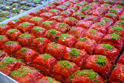 Idul Fitri, Umat Muslim di Sini Menikmati Kue Sultan Seharga Rp200 Ribu per Kg!