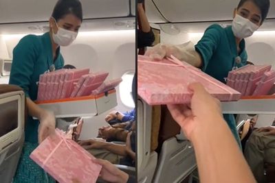 Fakta Penumpang Pesawat Garuda dapat Jilbab Buttonscarves Gratis, Harganya Rp425 Ribu!