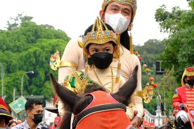 Menggemaskan! Jan Ethes Berkostum Wayang dalam Parade Solo Menari 2022
