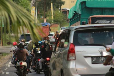 Pengalaman Mudik Lewat Jalur Trans Sulawesi, Mau Cepat Malah Stuck Berjam-jam!