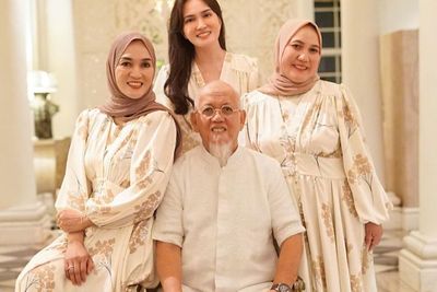 Berbeda Keyakinan, Potret Shandy Aulia Foto Keluarga Jelang Lebaran Bikin Adem