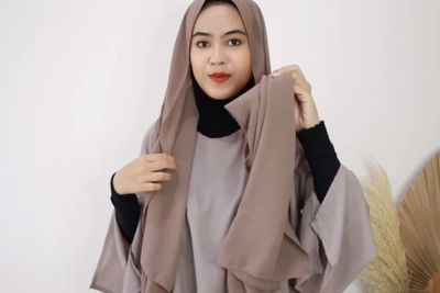 3 Tutorial Hijab Segiempat dan Pashmina ala Beauty Vlogger, Tampil Cantik di Hari Lebaran