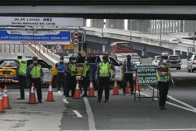 Arus Lalu Lintas Padat, Tol Layang MBZ Kembali Ditutup Sementara