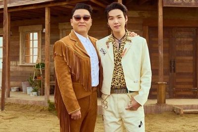 PSY Beberkan Kisah saat SUGA BTS Menghubunginya untuk Kolaborasi Lagu That That