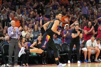 Bangkit dari Cedera, Devin Booker Pimpin Suns bawa Pulang Kemenangan